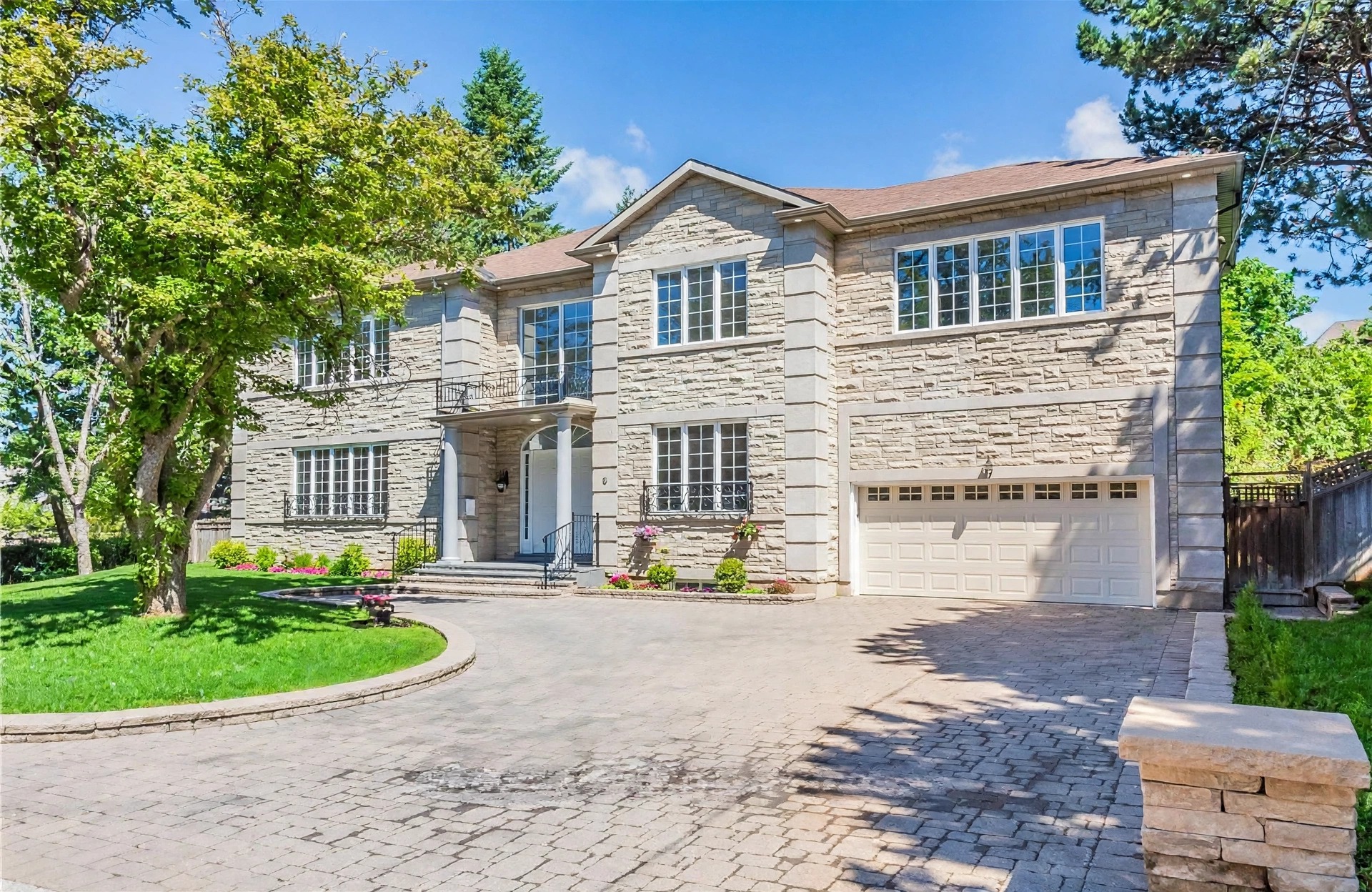 8 Shady Oak, North York