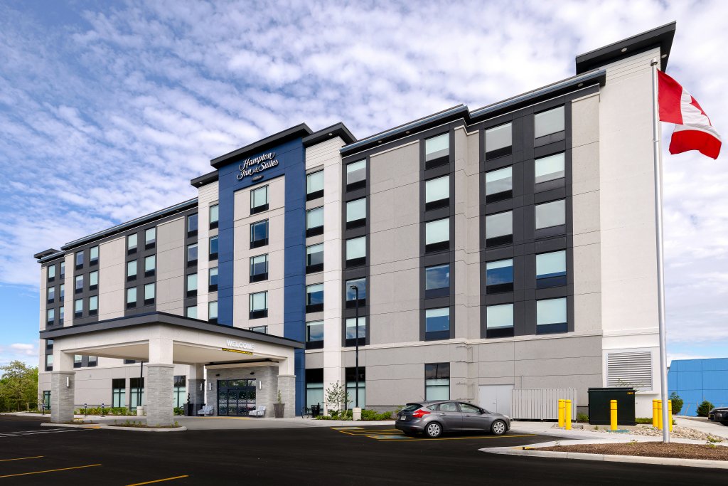 Hampton Inn Burlington exterior