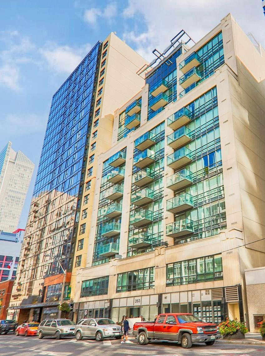 Residential high-rise tower