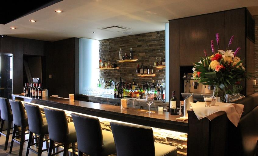 MidEastro dining room